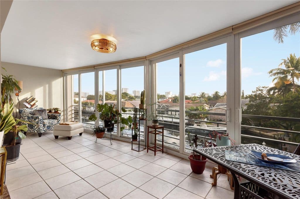 2+1 Condo — 3050 NE 47th Court #205