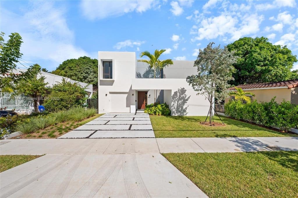 4+1 Müstakil ev — 2127 SW 11th Ter