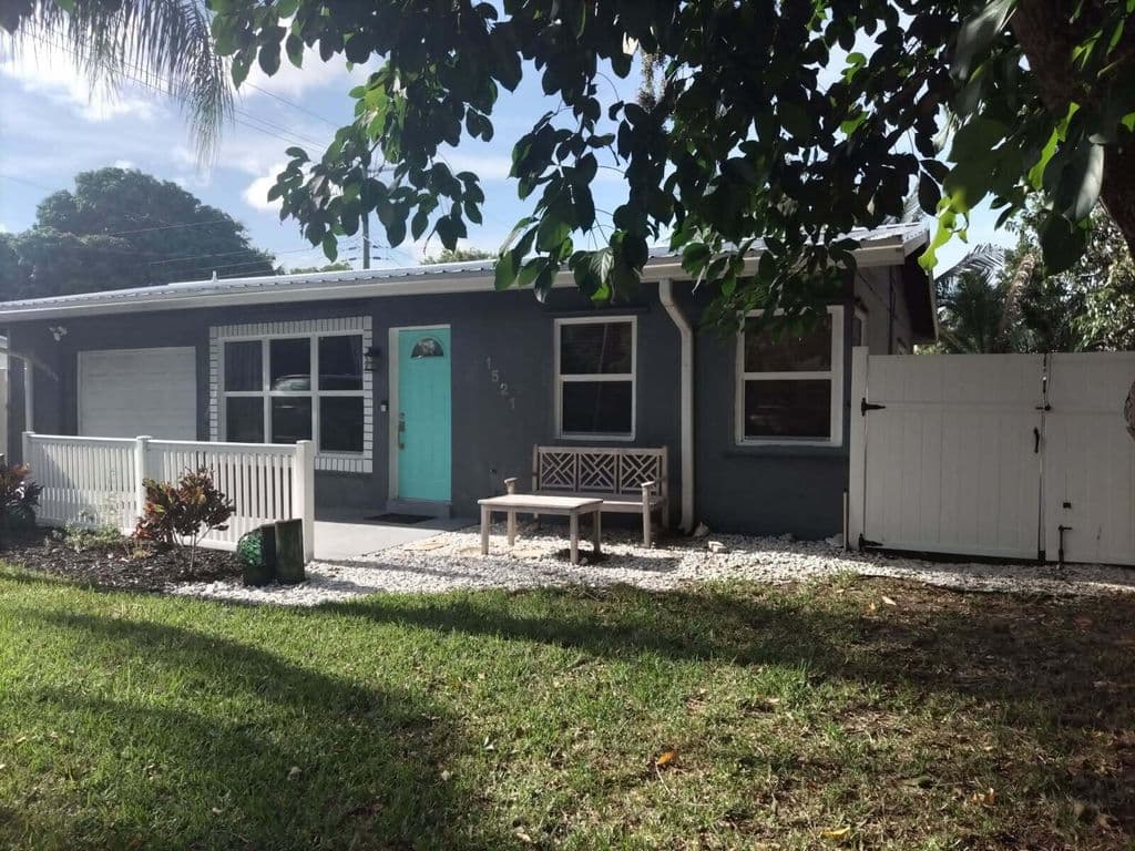 2-bedroom Single-Family Home — 1521 NE 32ND Court