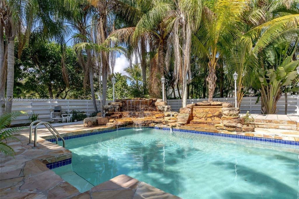 4+1 Müstakil ev — 15005 SW 148th St