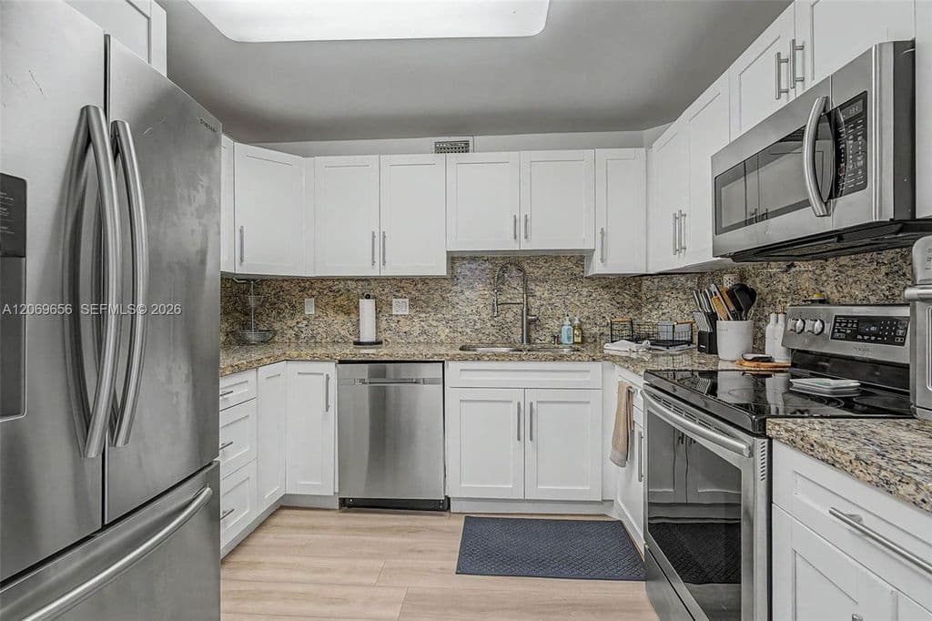 2+1 Condo — 10852 N Kendall Dr APT 314
