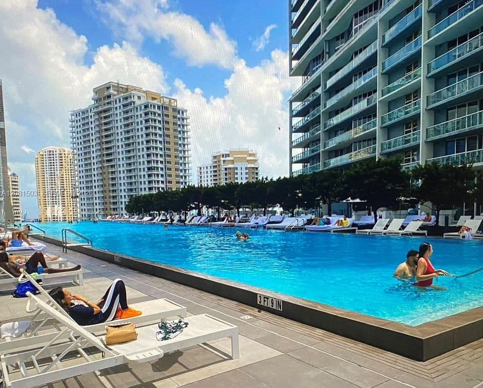 Condo — 475 Brickell Ave APT 4910