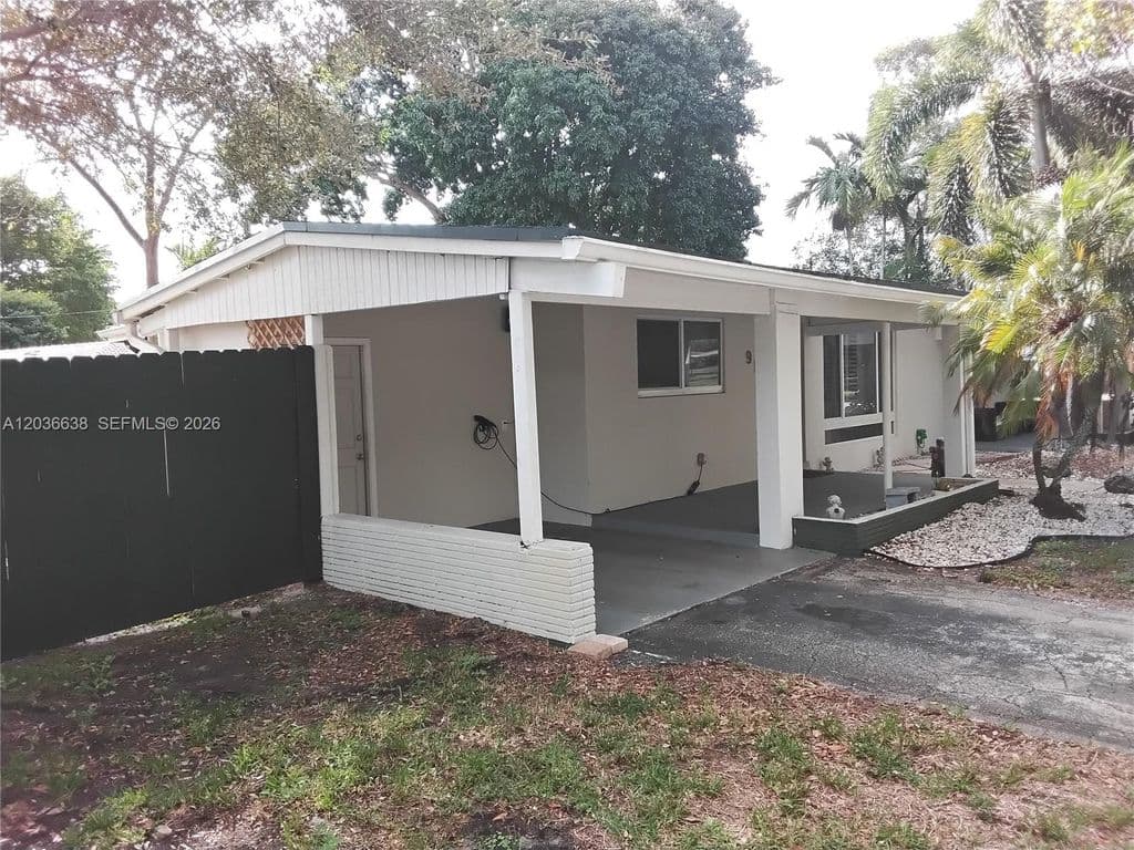 3-bedroom Single-Family Home — 911 W Country Club Cir