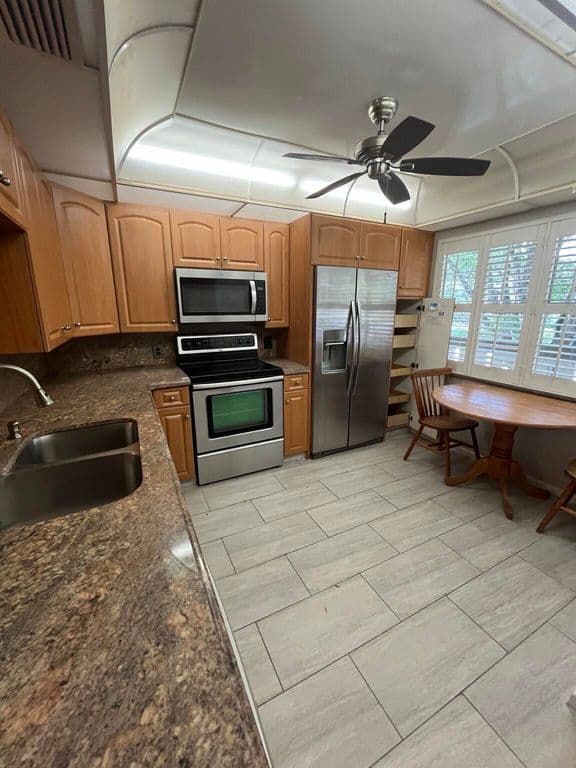 2-bedroom Condo — 4701 Martinique Drive #L2