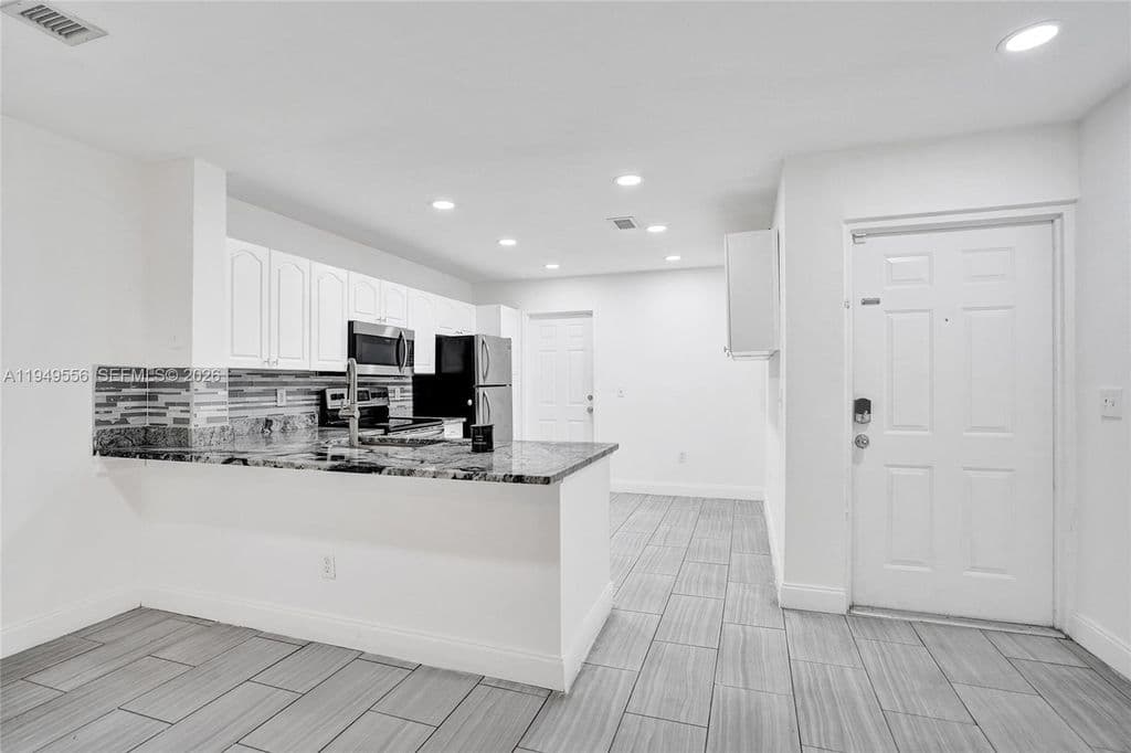 3+1 Mülk — 4183 Crystal Lake Dr