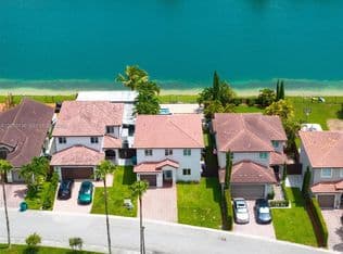 4-bedroom Single-Family Home — 12050 SW 135th Ter, Miami, 33186