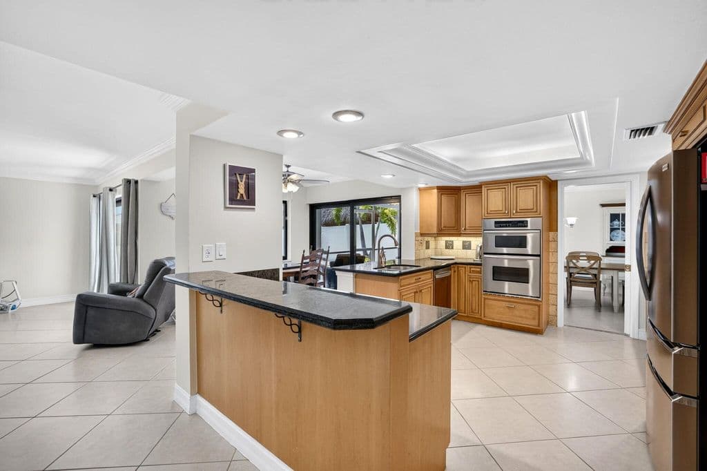 3+1 Müstakil ev — 5570 NE 26th Avenue