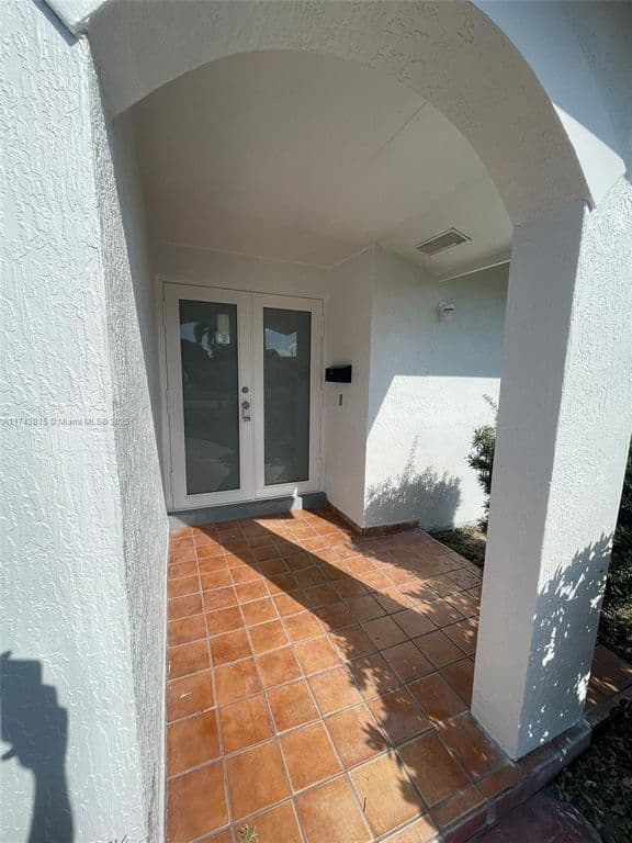 4+1 Müstakil ev — 4421 NW 12th Ct