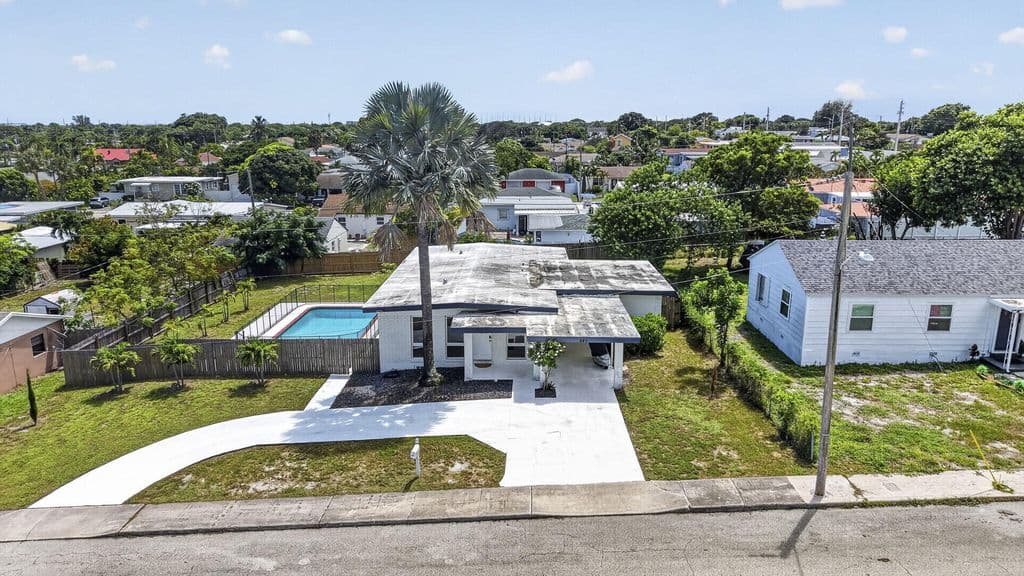 5-bedroom Single-Family Home — 840 Bradley Street