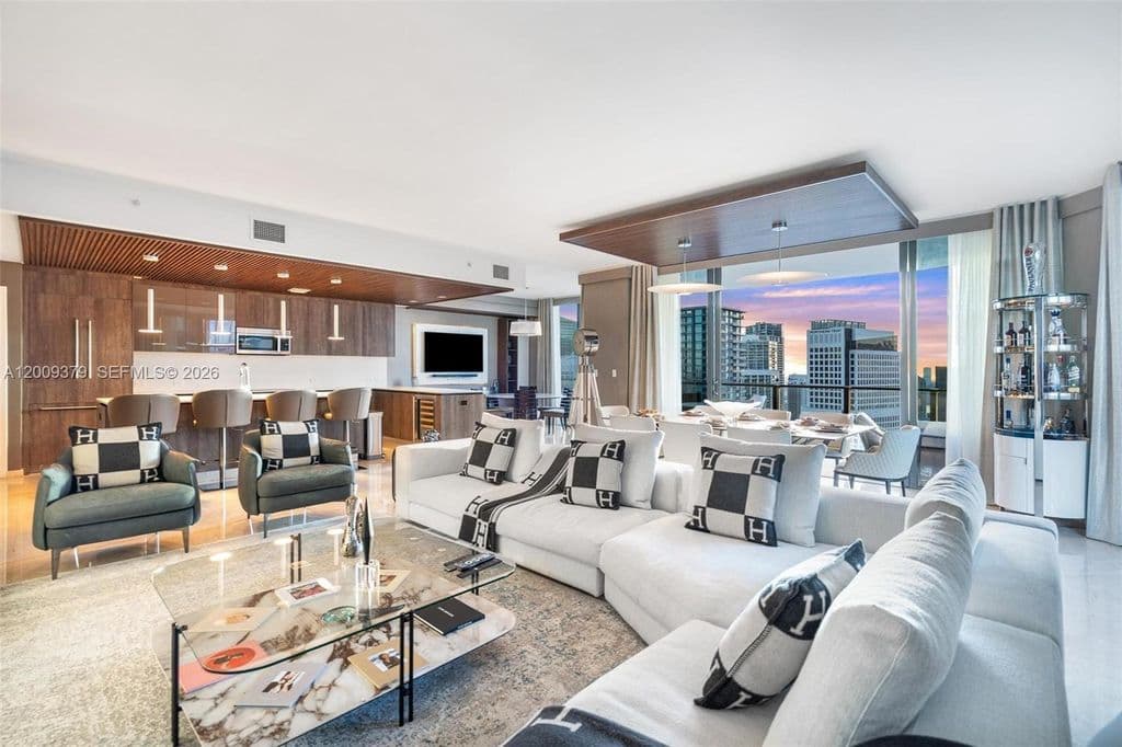 4+1 Condo — 88 SW 7th St APT 3801