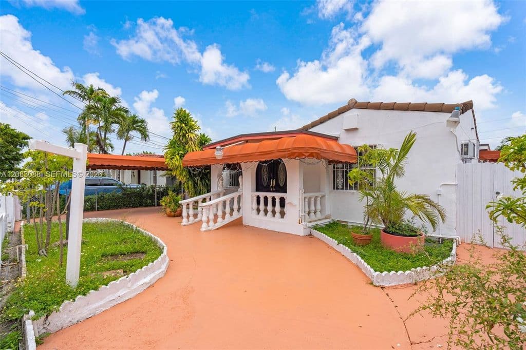 5+1 Müstakil ev — 615 SW 62nd Ct