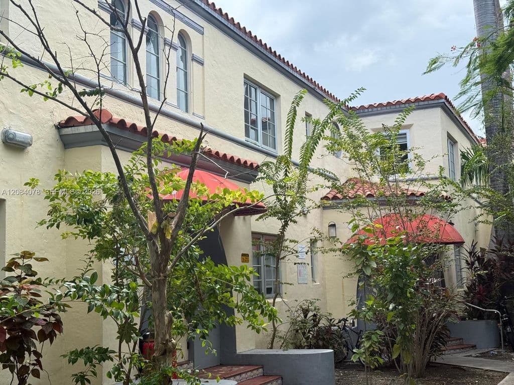 1-bedroom Condo — 1450 Meridian Ave #202