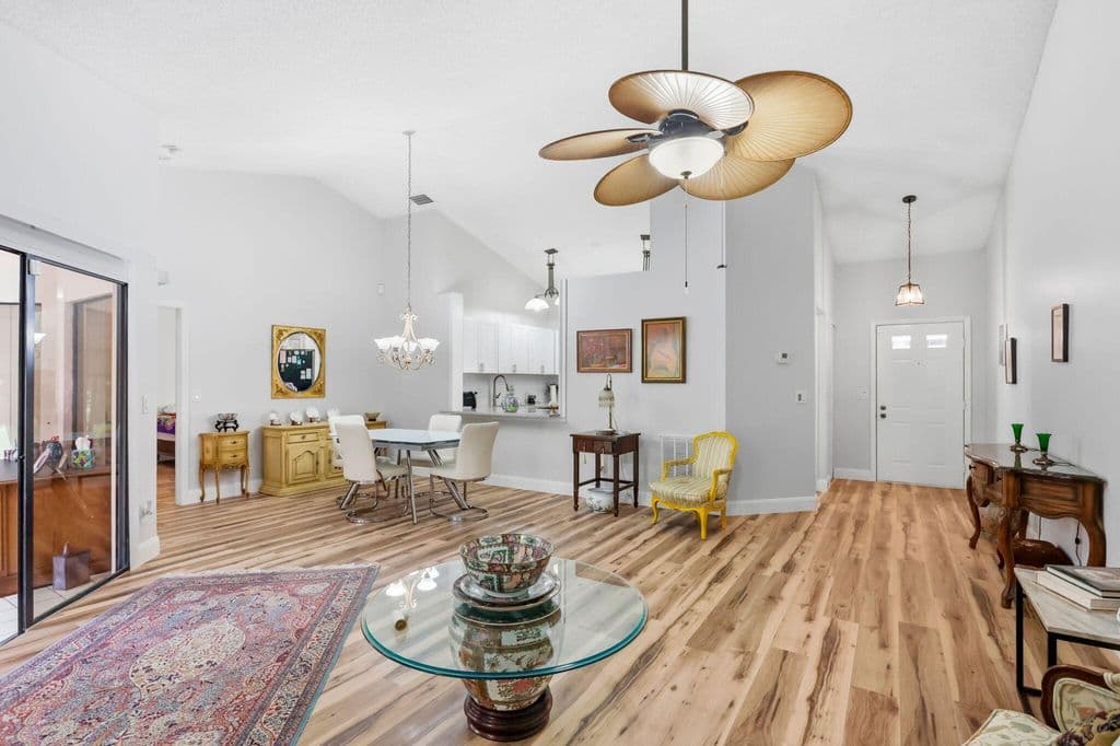 2-bedroom Single-Family Home — 5887 Parkwalk Circle W