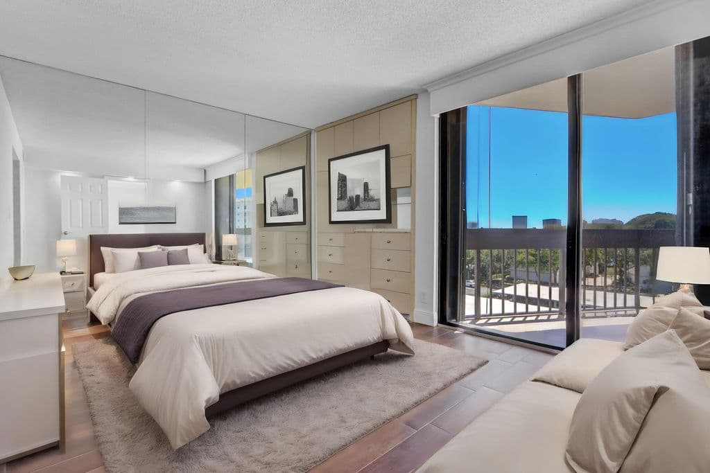 2-bedroom Condo — 2000 Presidential Way #504