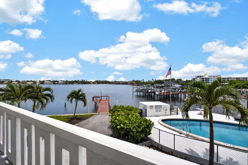 2+1 Condo — 231 E Lantana Road #204
