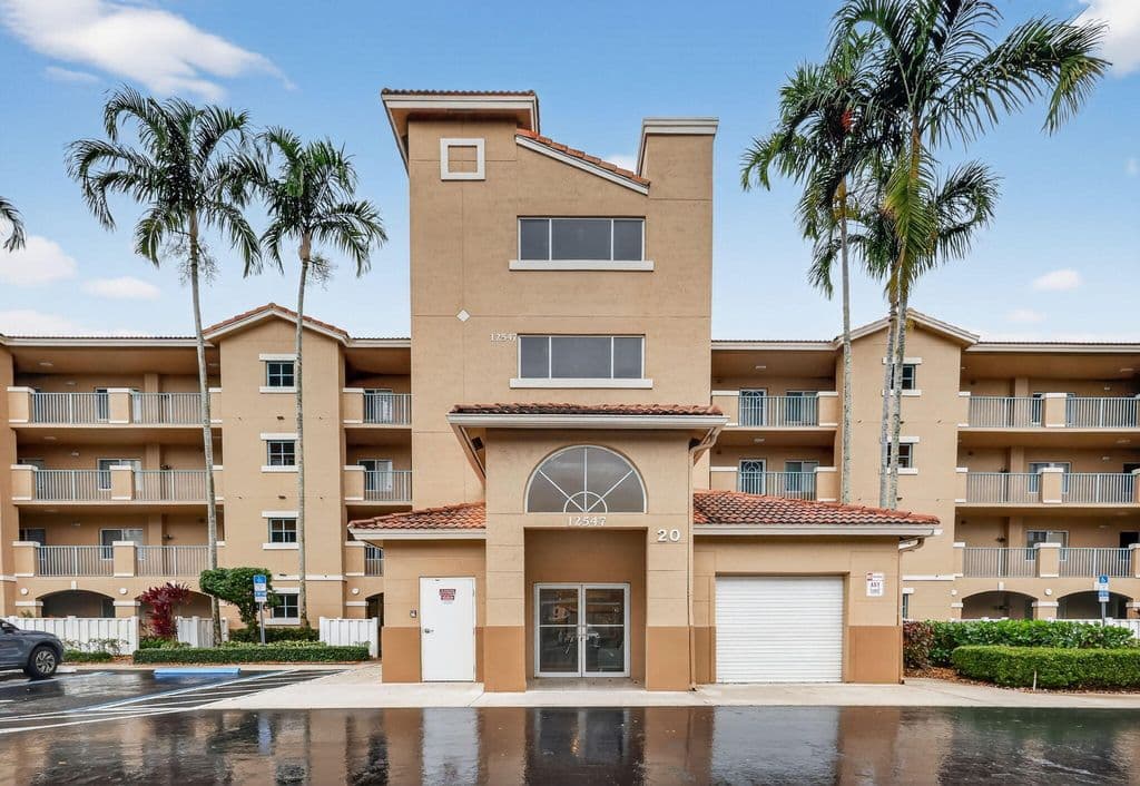 2+1 Condo — 12547 Imperial Isle Drive #204
