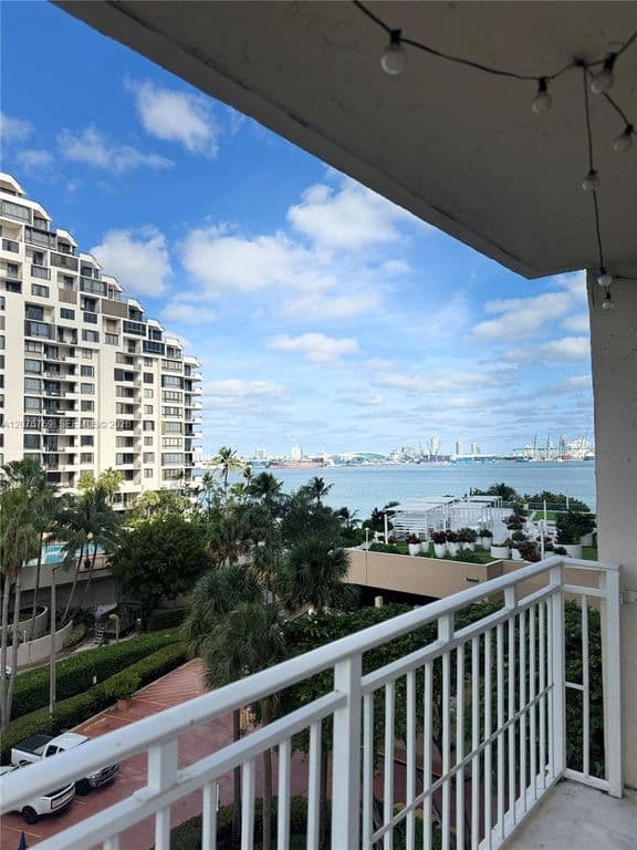 2+1 Condo — 770 Claughton Island Dr APT 601