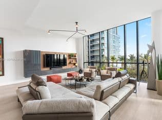 3+1 Townhouse — 650 NE 32nd St #Bh7, Miami, 33137