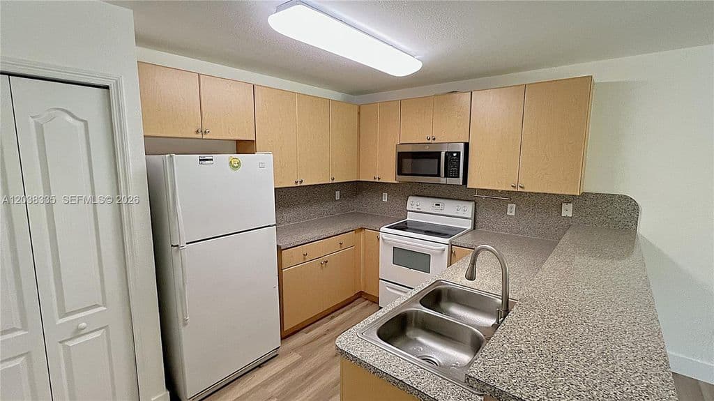 3-bedroom Condo — 22721 SW 88th Pl Unit 9-19