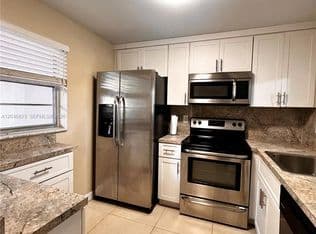 2+1 Condo — 9235 Lagoon Pl APT 109, Fort Lauderdale, 33324