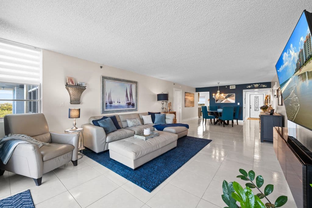 3-bedroom Condo — 3095 N Course Drive #702