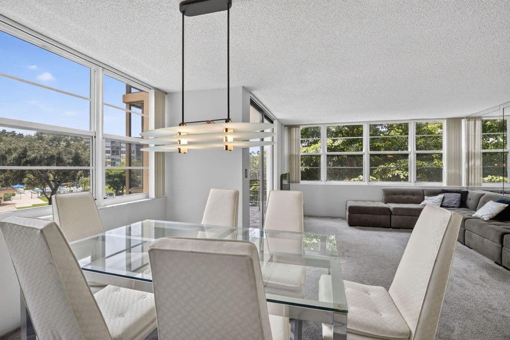 2-bedroom Condo — 1400 Saint Charles Place #313