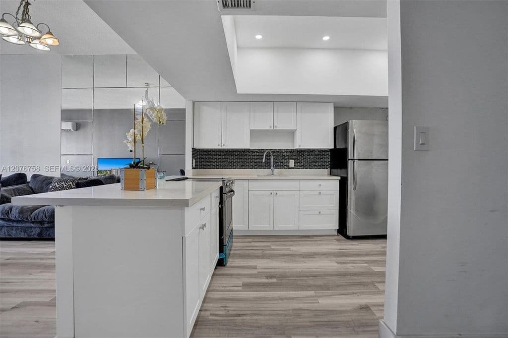 1+1 Condo — 1351 NE Miami Gardens Dr APT 1703E