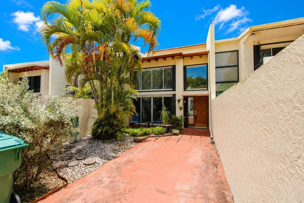 3+1 Mülk — 7865 SW 106th Ave