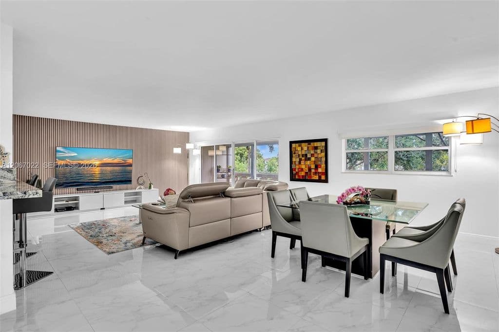 3+1 Condo — 800 NE 195th St APT 220