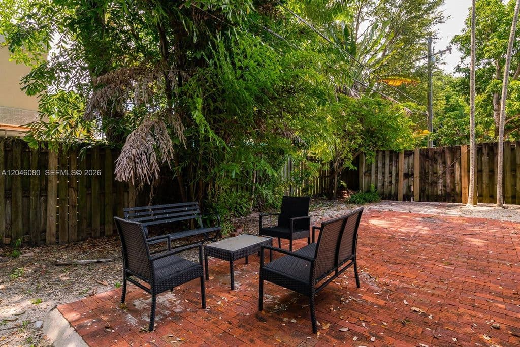 3-bedroom Single-Family Home — 2215 Tequesta Ln