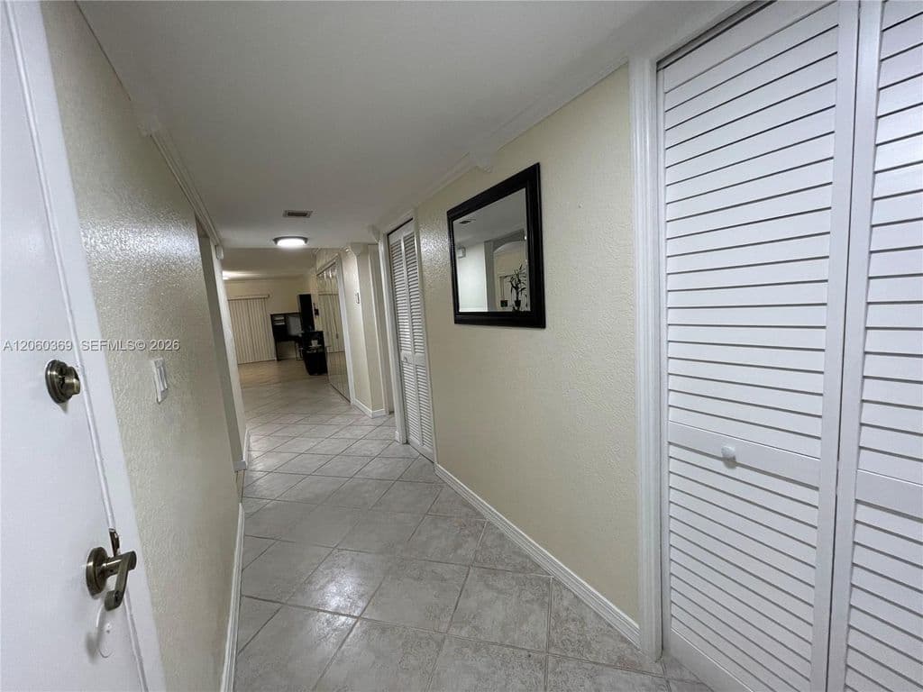 2+1 Condo — 16240 Laurel Dr #101