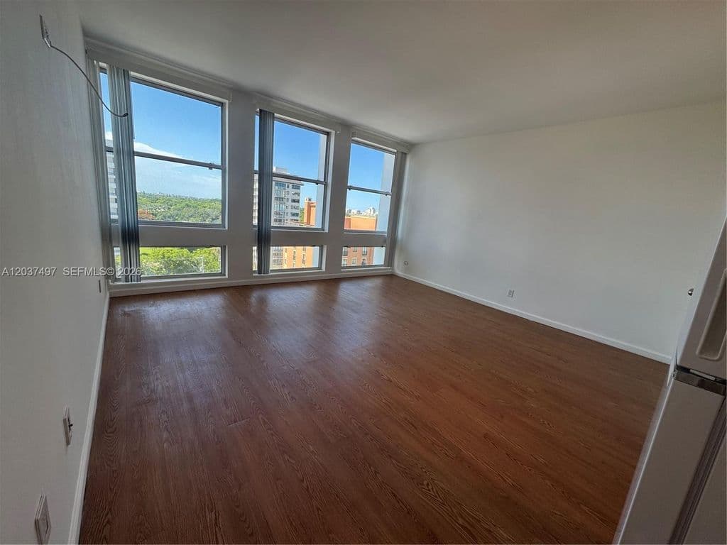Condo — 700 Biltmore Way APT 916