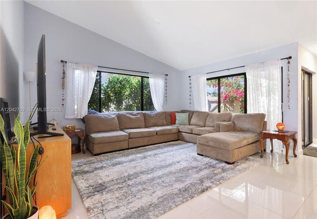 2-bedroom Condo — 3064 S Oakland Forest Dr APT 1006