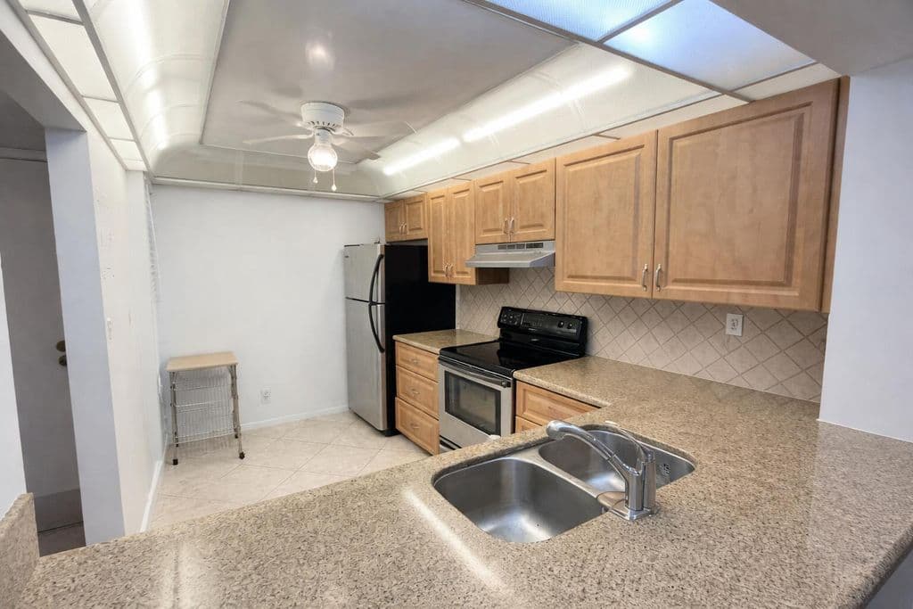 2-bedroom Condo — 1 Royal Palm Way #3050