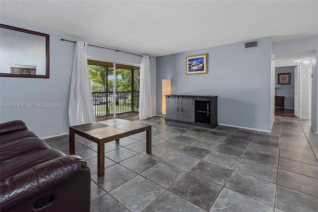 2+1 Condo — 3083 N Oakland Forest Dr APT 206