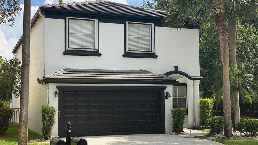 5-bedroom Single-Family Home — 7650 OAK GROVE Circle
