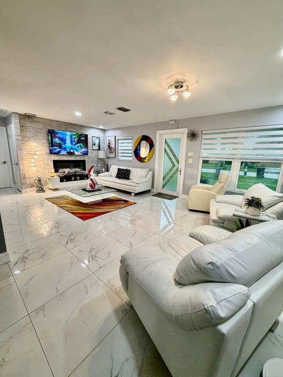 3-bedroom Single-Family Home — 3407 TACONIC Drive