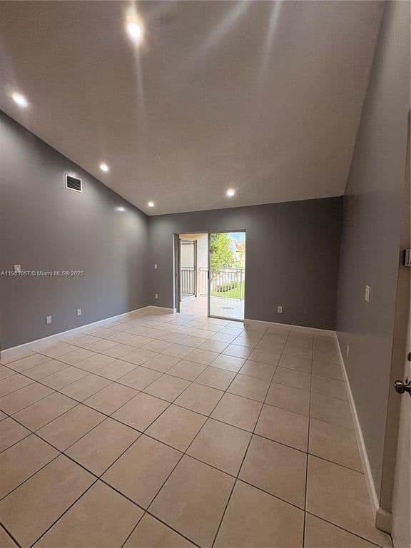 2-bedroom Condo — 18850 NW 57th Ave APT 306