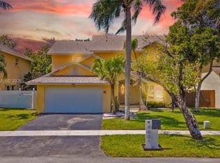 4+1 Müstakil ev — 9601 SW 9th Ct, Hollywood, 33025