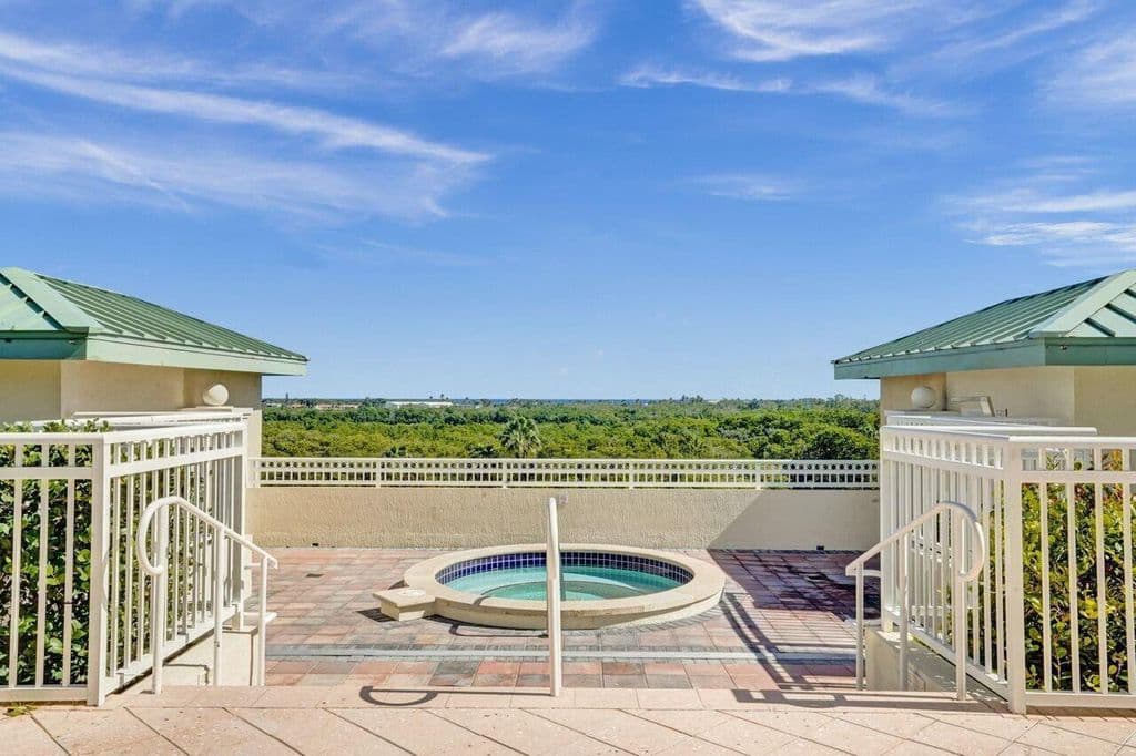 1+1 Condo — 350 N Federal Highway #903