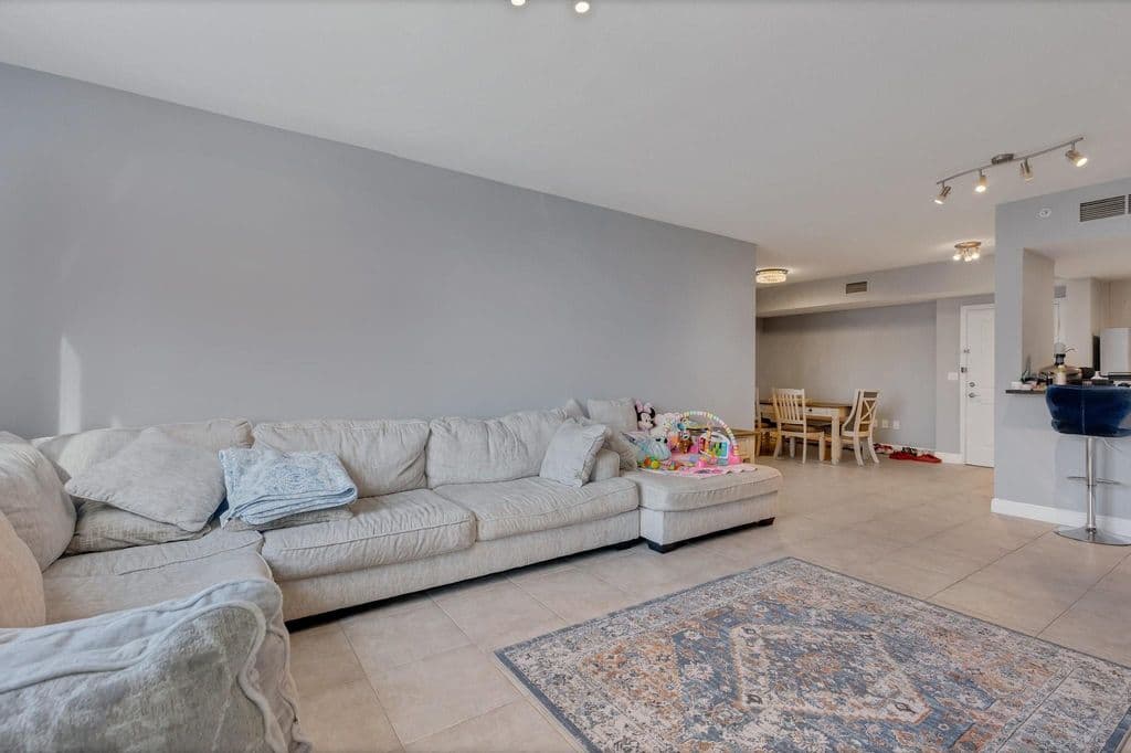 2-bedroom Condo — 511 SE 5th Avenue #912