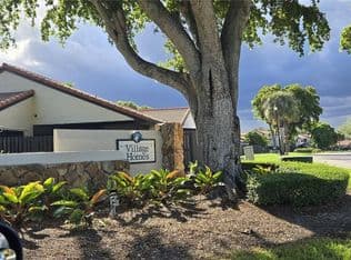 2-bedroom Townhouse — 4825 SW 149th Ct #18B, Miami, 33185