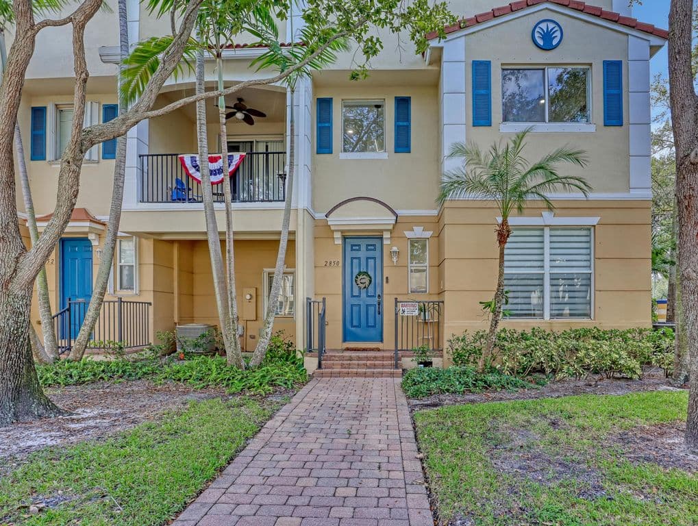 3-bedroom Property — 2850 S Oasis Drive
