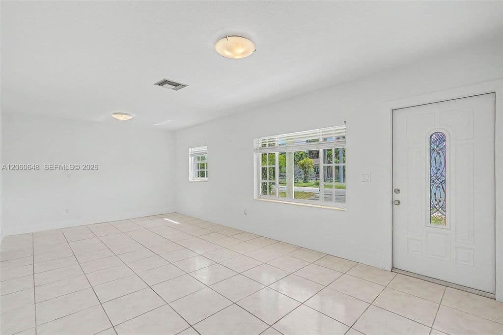 4+1 Müstakil ev — 5360 W 2nd Ave