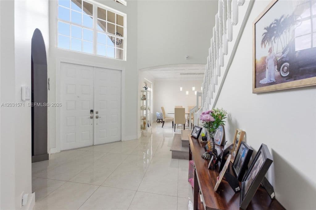 5-bedroom Single-Family Home — 3511 SW 145th Ave