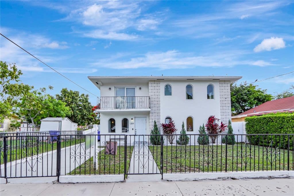 3+1 Mülk — 1359 SW 11th St
