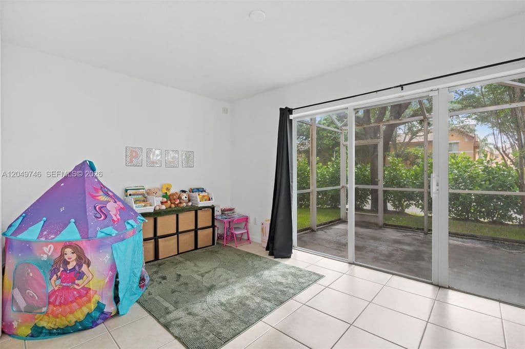 3+1 Mülk — 2303 SW 87th Ter
