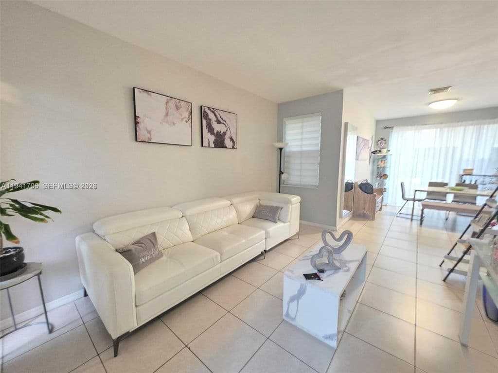3+1 Mülk — 11702 SW 137th Pl