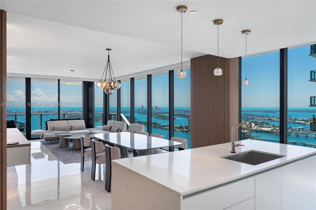 4-bedroom Condo — 700 NE 24th St #5407