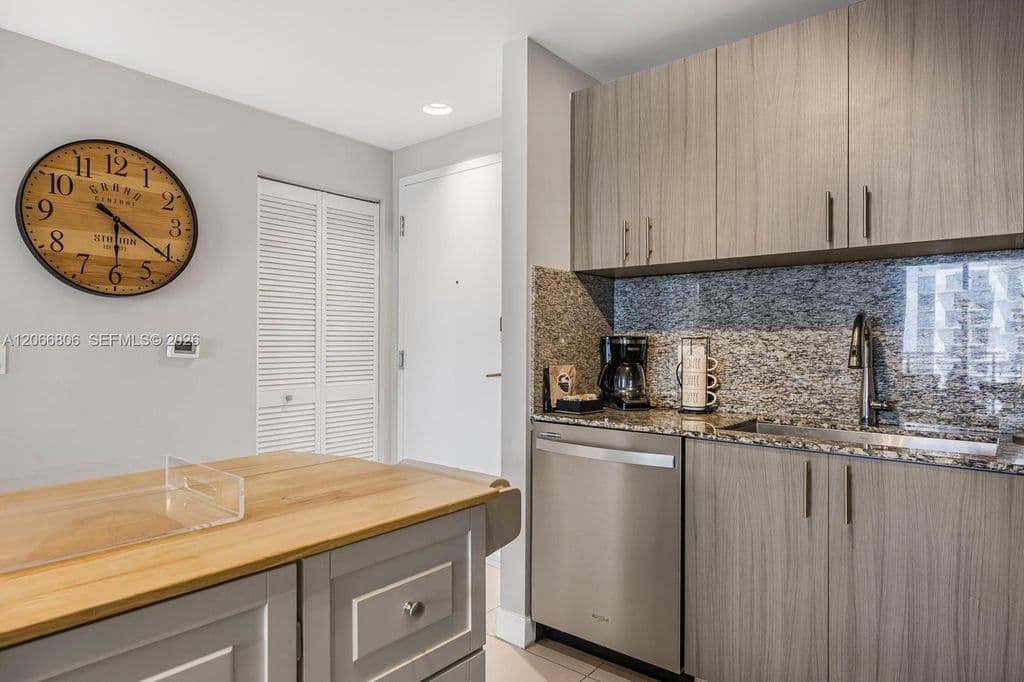 1+1 Condo — 5350 NW 84th Ave #1614